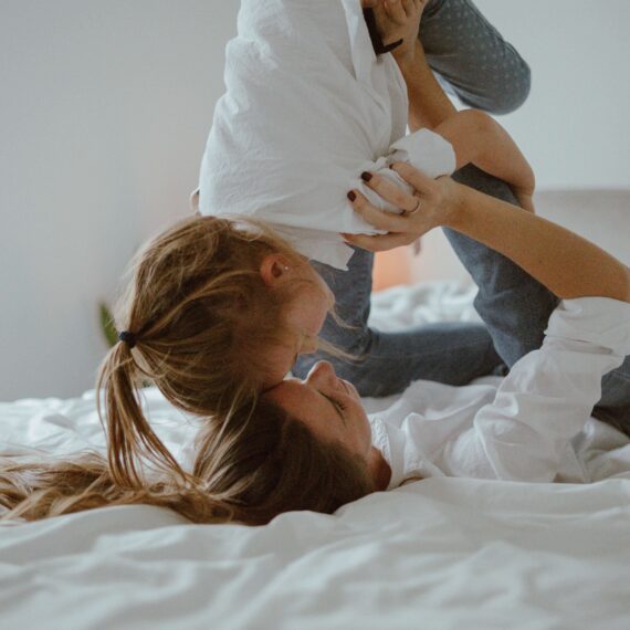 maman et sa fille dans logement halpades