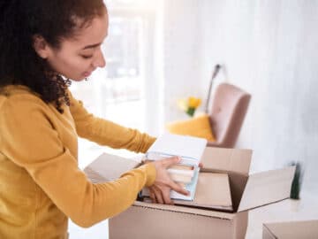 femme quittant son logement halpades